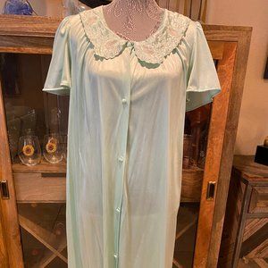 Pretty Vintage Vanity Fair button up robe/house